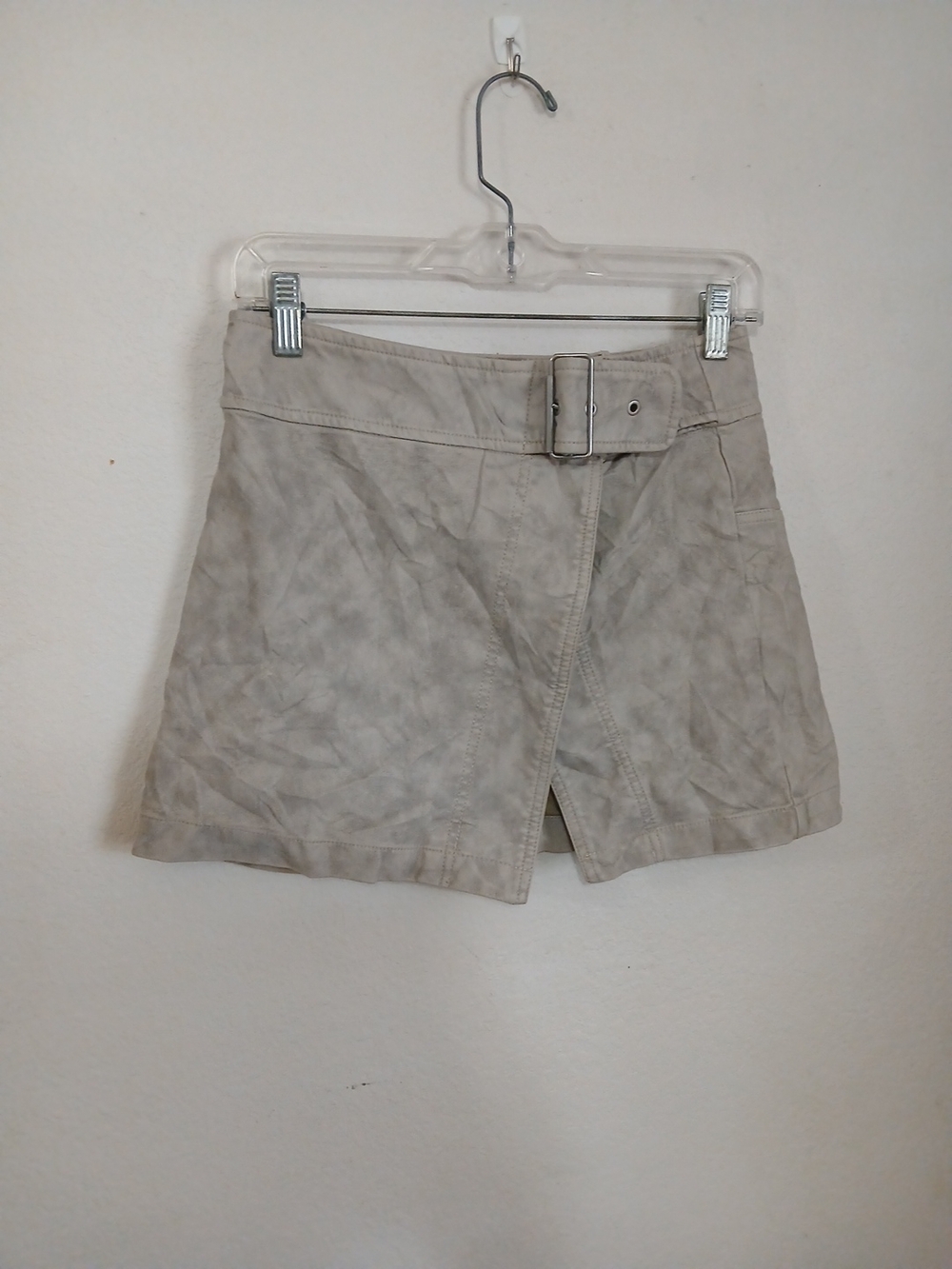 FREE PEOPLE Skirt Womens Size 2 Gray Faux Leather Buckle Wrap Mini Mod Femmme